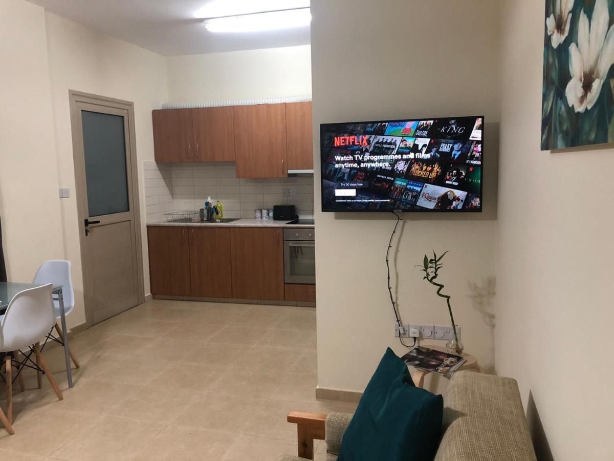 Kerynia Apartments Paphos Bagian luar foto
