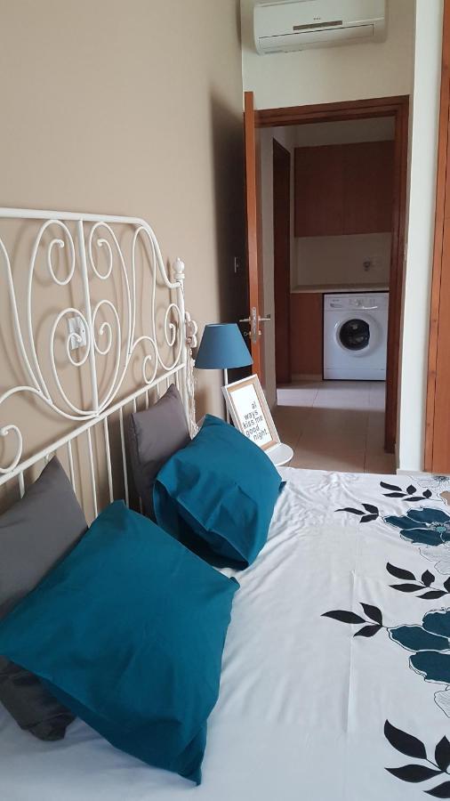 Kerynia Apartments Paphos Bagian luar foto