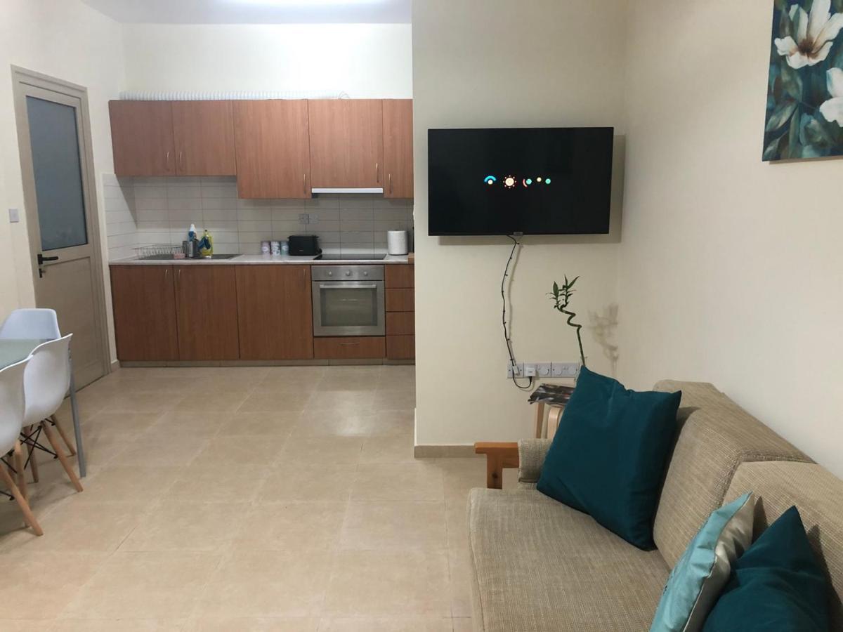 Kerynia Apartments Paphos Bagian luar foto