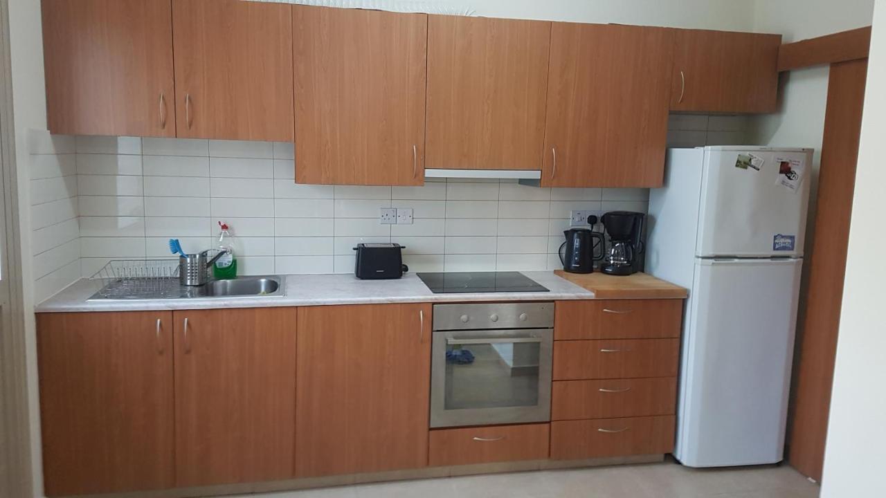 Kerynia Apartments Paphos Bagian luar foto