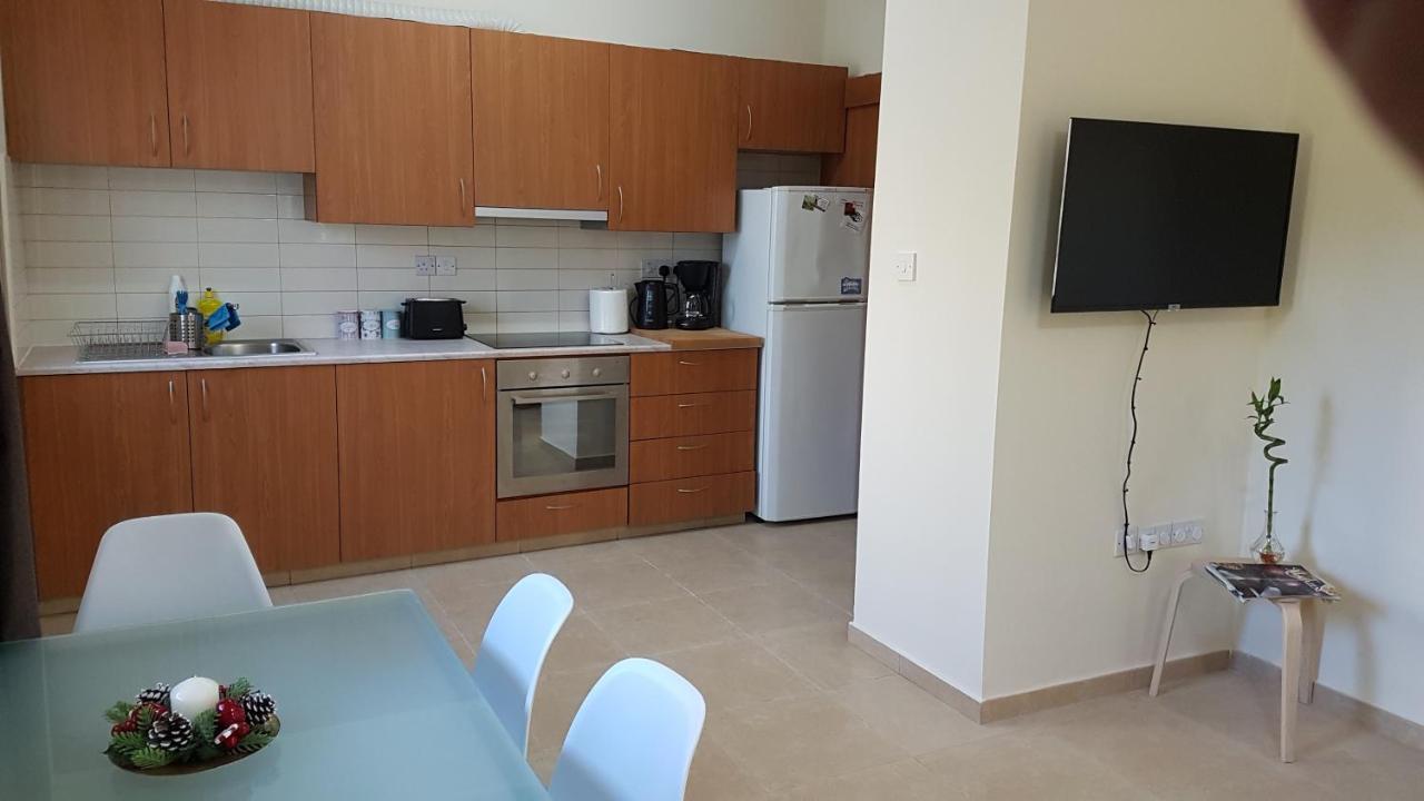 Kerynia Apartments Paphos Bagian luar foto