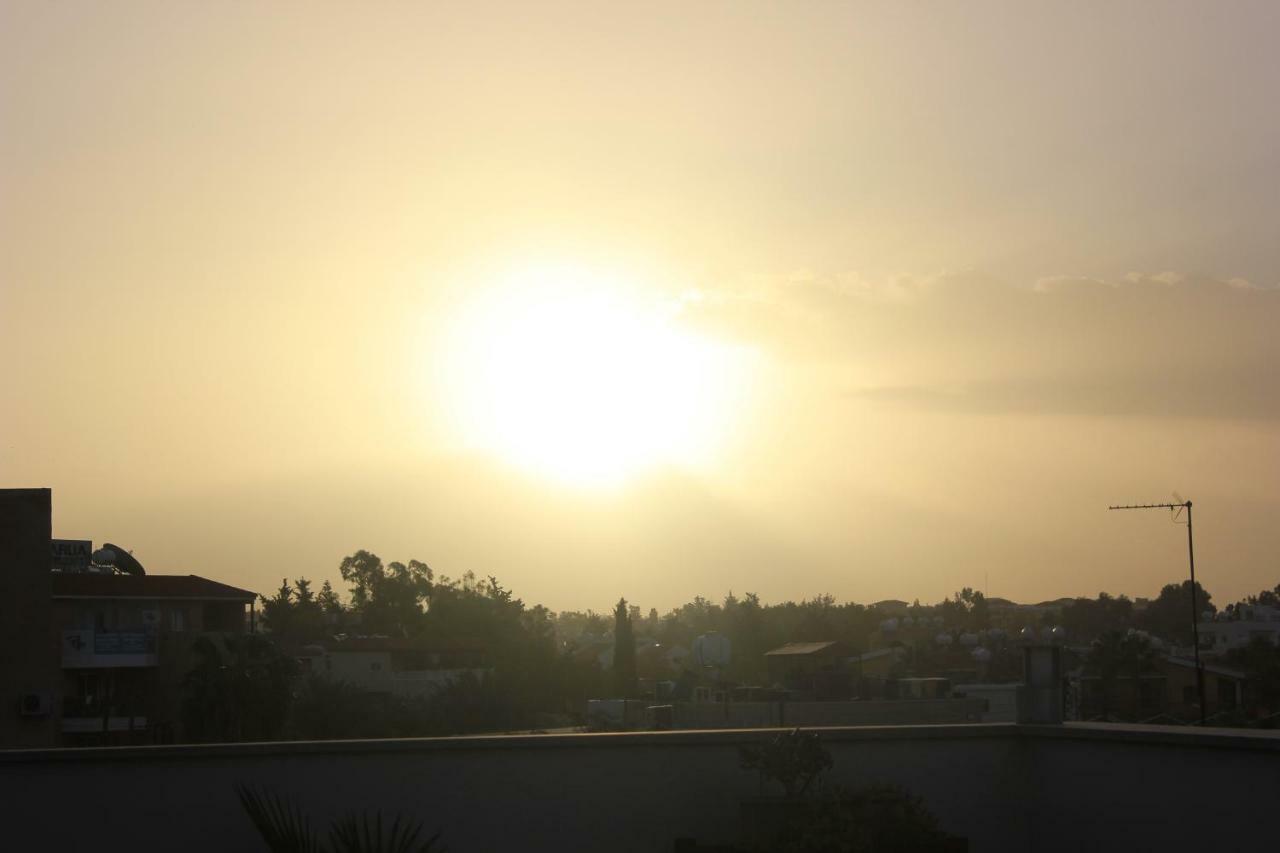 Kerynia Apartments Paphos Bagian luar foto