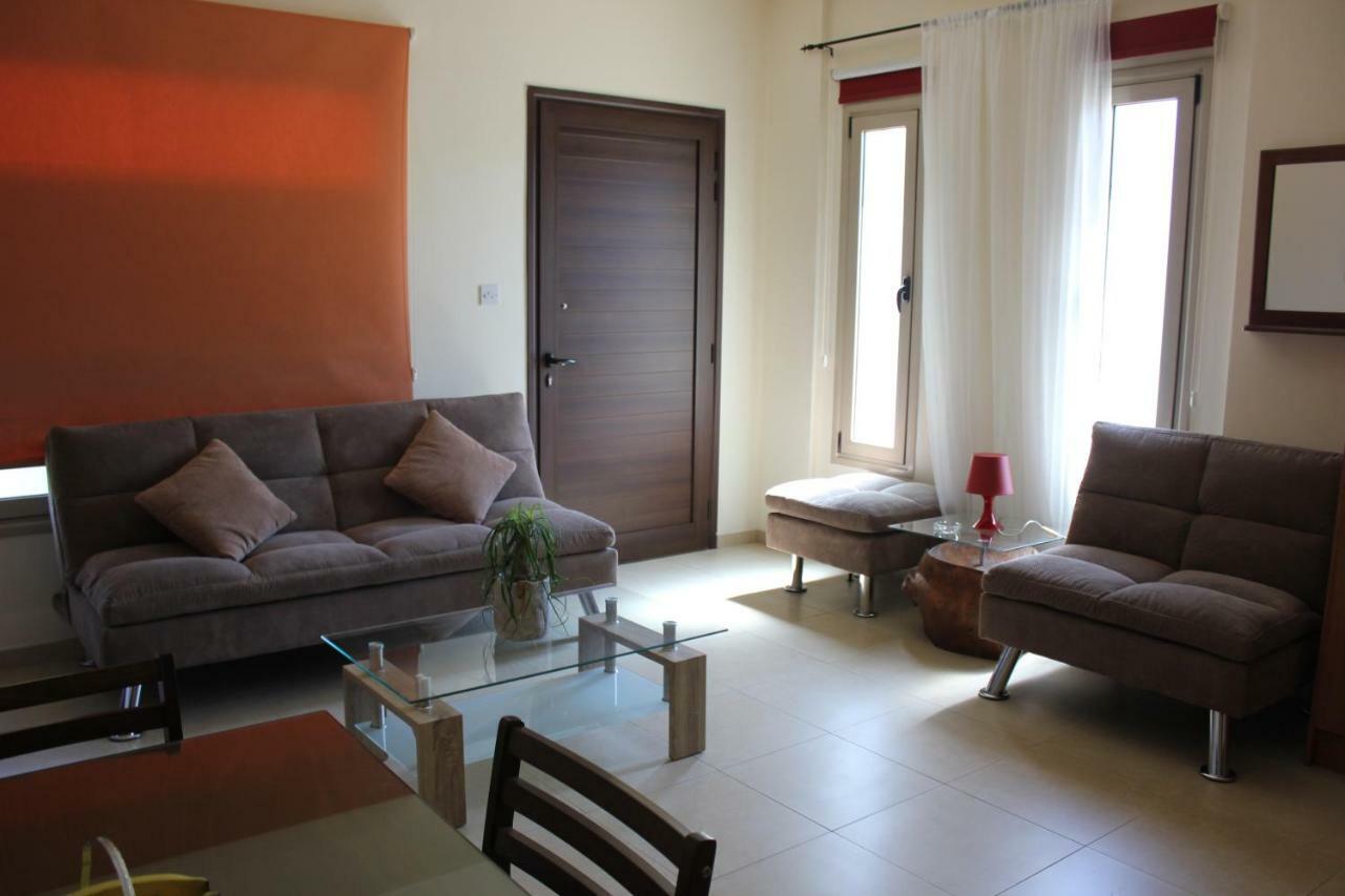 Kerynia Apartments Paphos Bagian luar foto