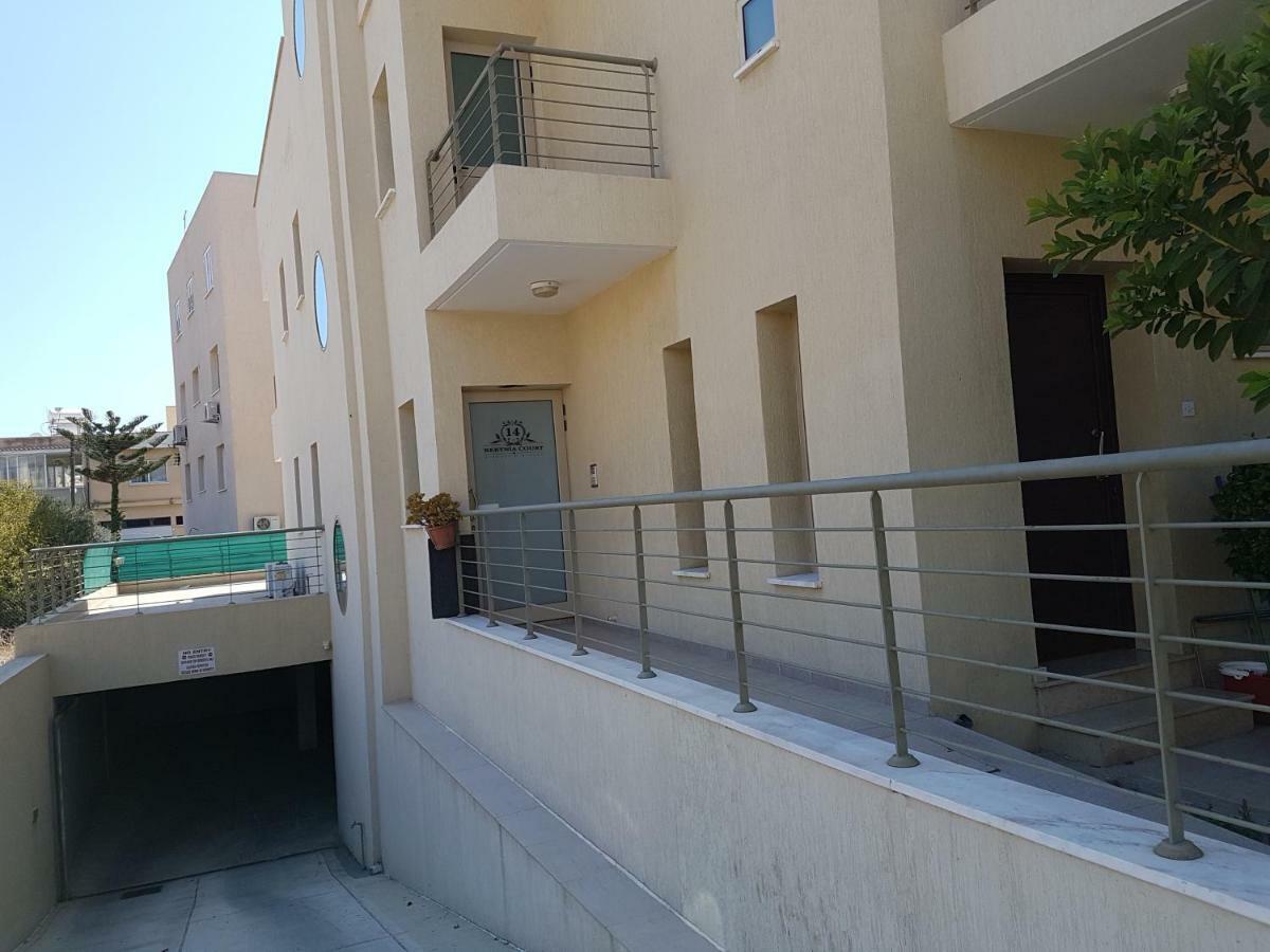 Kerynia Apartments Paphos Bagian luar foto