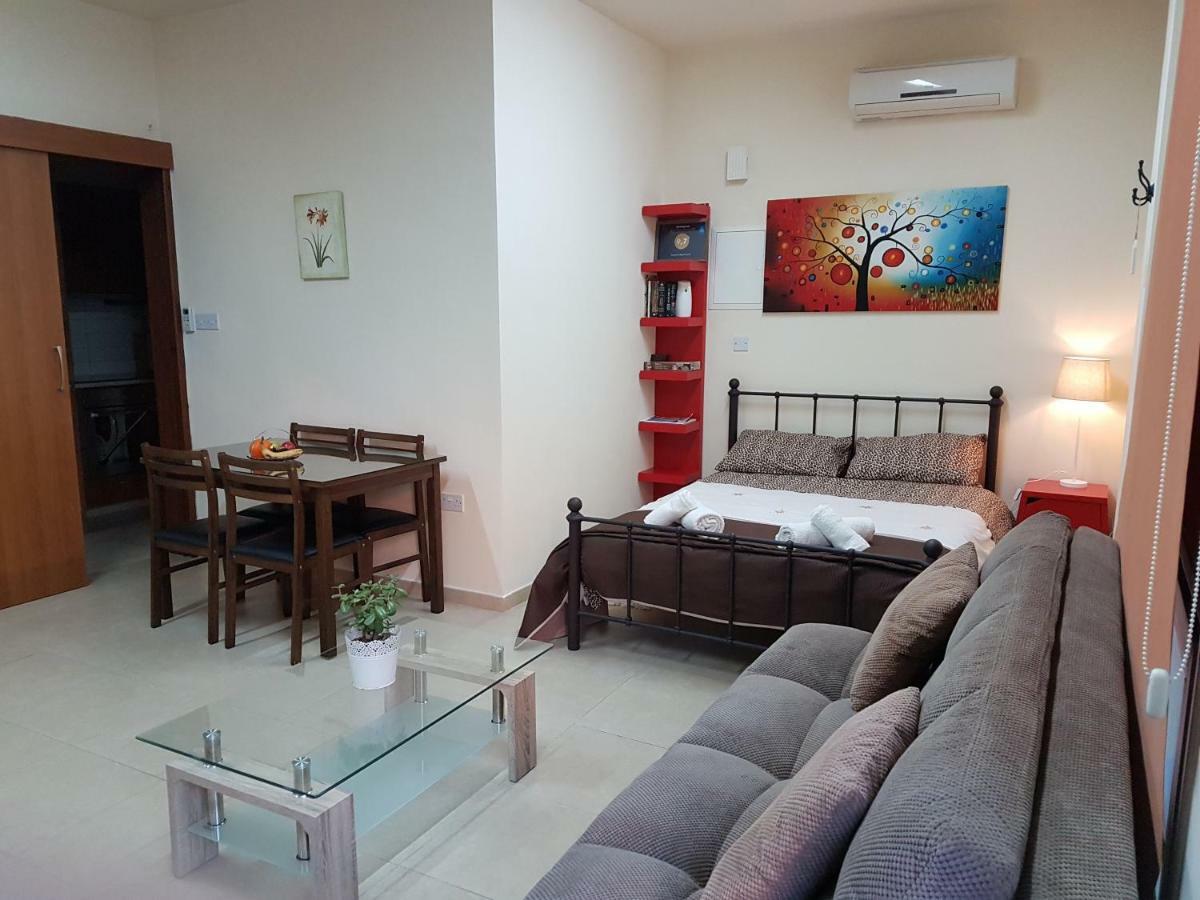 Kerynia Apartments Paphos Bagian luar foto