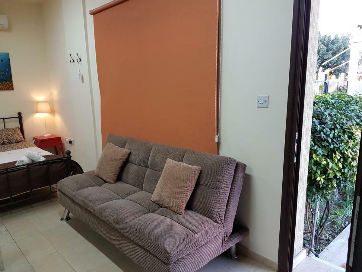 Kerynia Apartments Paphos Bagian luar foto