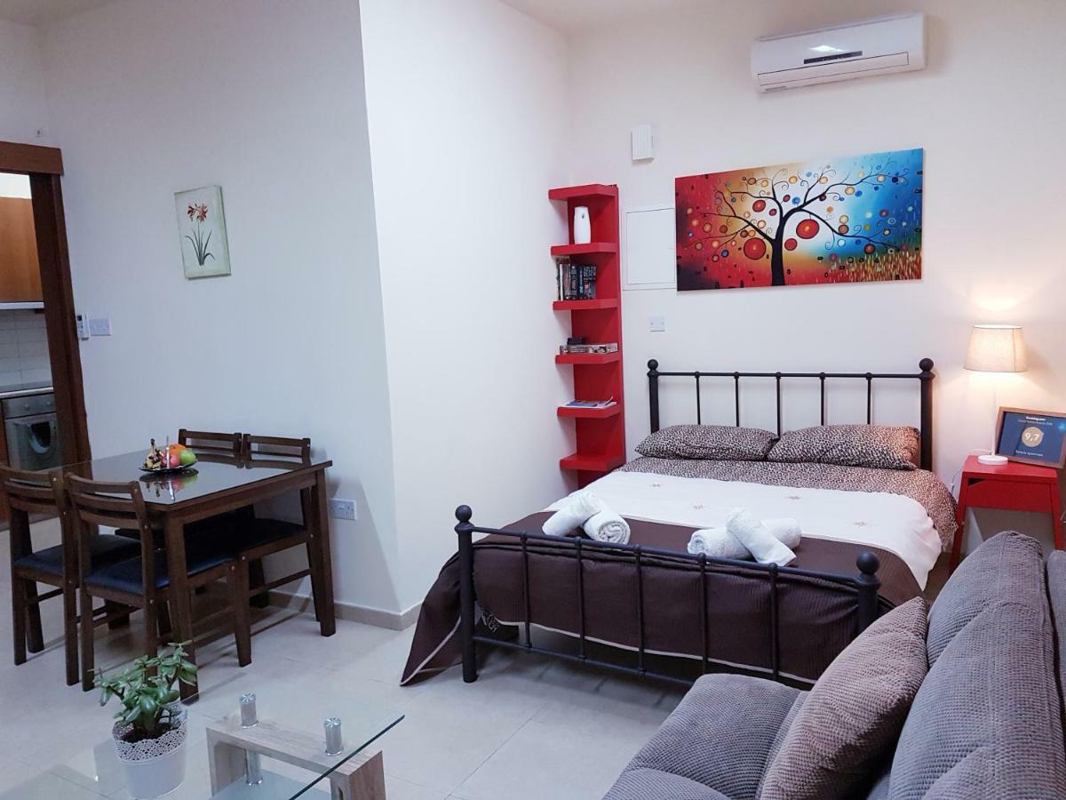 Kerynia Apartments Paphos Bagian luar foto