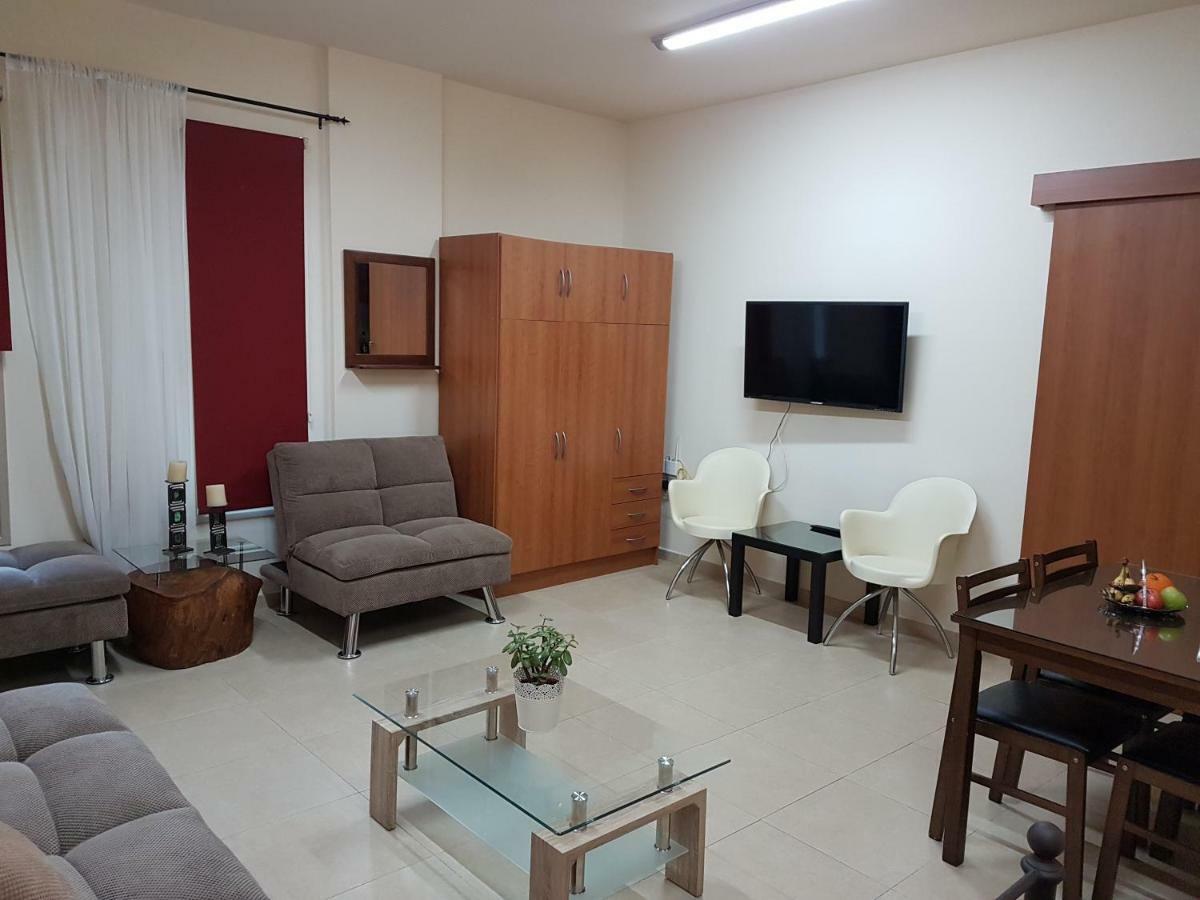 Kerynia Apartments Paphos Bagian luar foto