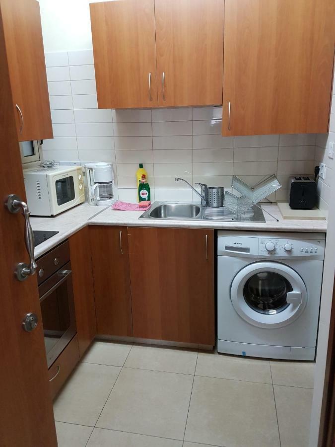 Kerynia Apartments Paphos Bagian luar foto