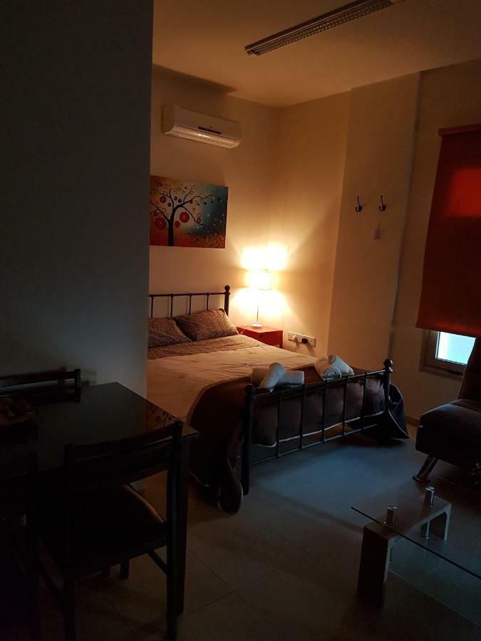 Kerynia Apartments Paphos Bagian luar foto